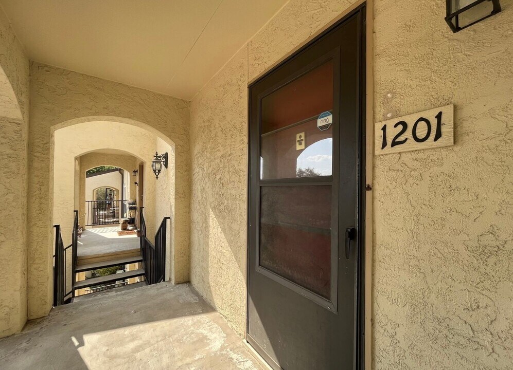 8702 Village Dr in San Antonio, TX - Building Photo