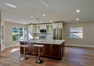 1605 S Club Dr in Wellington, FL - Building Photo - Building Photo