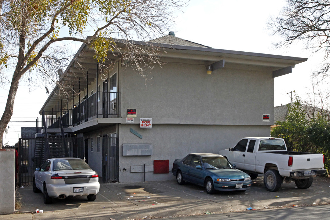 Empress Apartments in Sacramento, CA - Building Photo