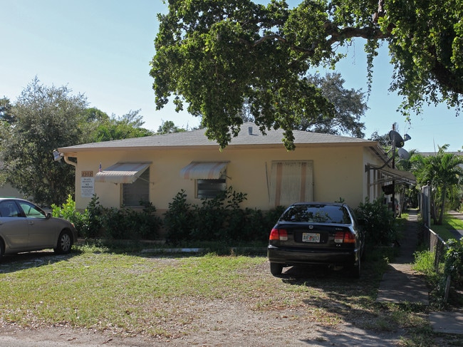 2302 Taylor St in Hollywood, FL - Foto de edificio - Building Photo