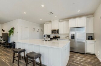 3746 Etendre Ct in Las Vegas, NV - Building Photo - Building Photo