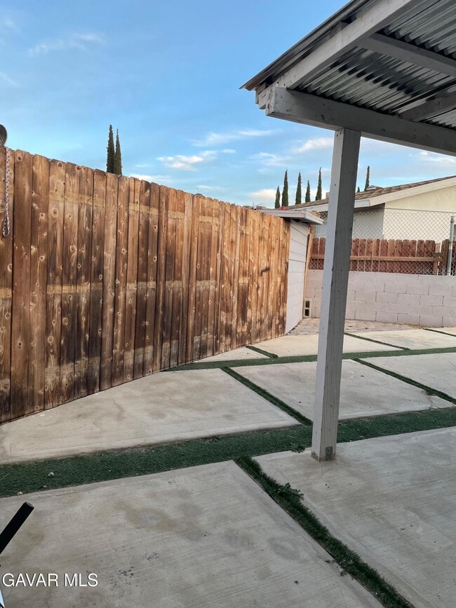 369 E Avenue R4 in Palmdale, CA - Building Photo - Building Photo