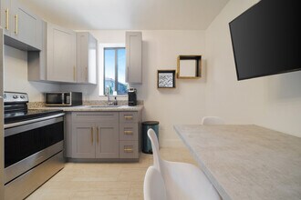 2110 SW 16th St in Miami, FL - Building Photo - Building Photo