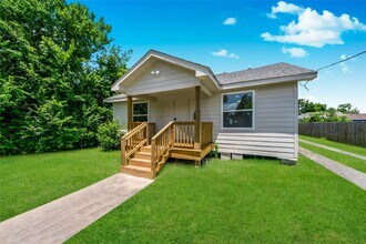 2804 Bringhurst St in Houston, TX - Building Photo - Building Photo