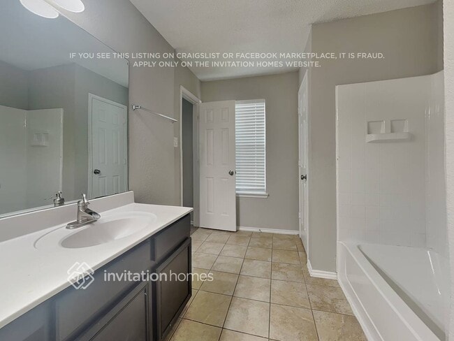 910 Simi Dr in Arlington, TX - Building Photo - Building Photo