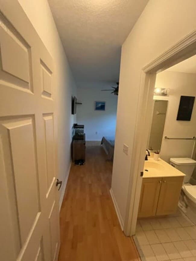 4083 Crystal Lake Dr in Pompano Beach, FL - Building Photo - Building Photo