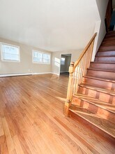 10 Greenbrier Dr in Bloomfield, CT - Building Photo - Building Photo