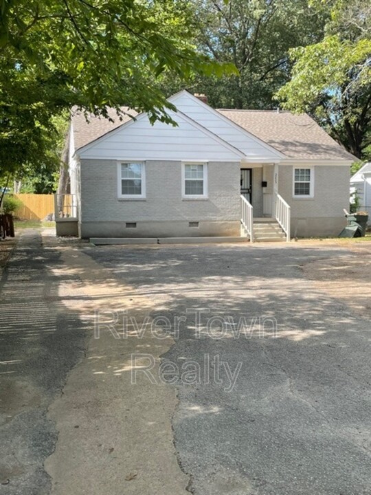 3235 Southern Ave in Memphis, TN - Building Photo