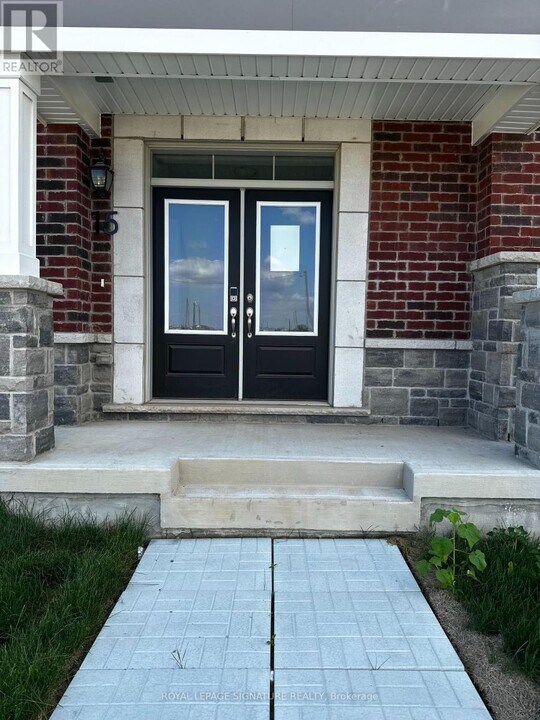 1259 Lily Cres in Milton, ON - Building Photo