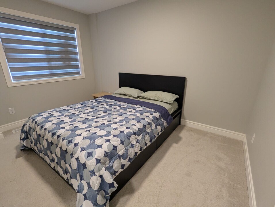 4137 76 St NW in Edmonton, AB - Building Photo
