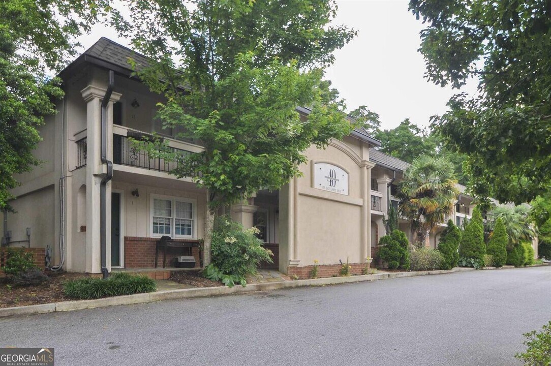655 E Campus Rd in Athens, GA - Foto de edificio