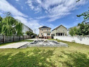 1123 W Ocean View Ave in Norfolk, VA - Building Photo - Building Photo