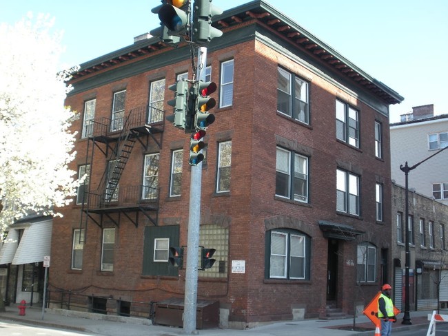 19 S Hamilton St in Poughkeepsie, NY - Building Photo - Building Photo