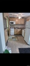 4 Espie Ln in North Babylon, NY - Building Photo - Building Photo