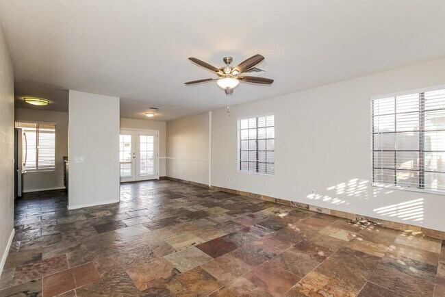 3310 W Rose Garden Ln in Phoenix, AZ - Building Photo - Building Photo