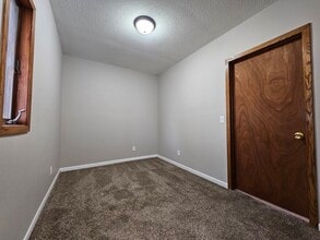 107 W Park St, Unit #1 in Spencer, IA - Building Photo - Building Photo