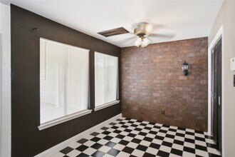 3223 S Briar Knoll Dr in Houston, TX - Building Photo - Building Photo