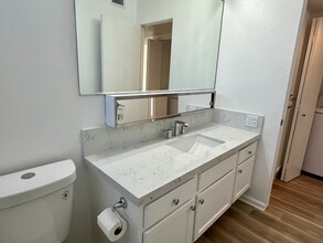 400 N Sunrise Way, Unit 208 in Palm Springs, CA - Building Photo - Building Photo