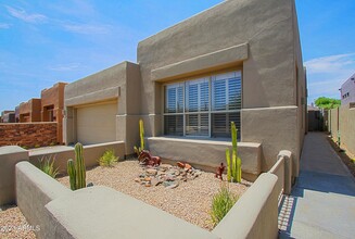 9616 E Chuckwagon Ln in Scottsdale, AZ - Building Photo - Building Photo