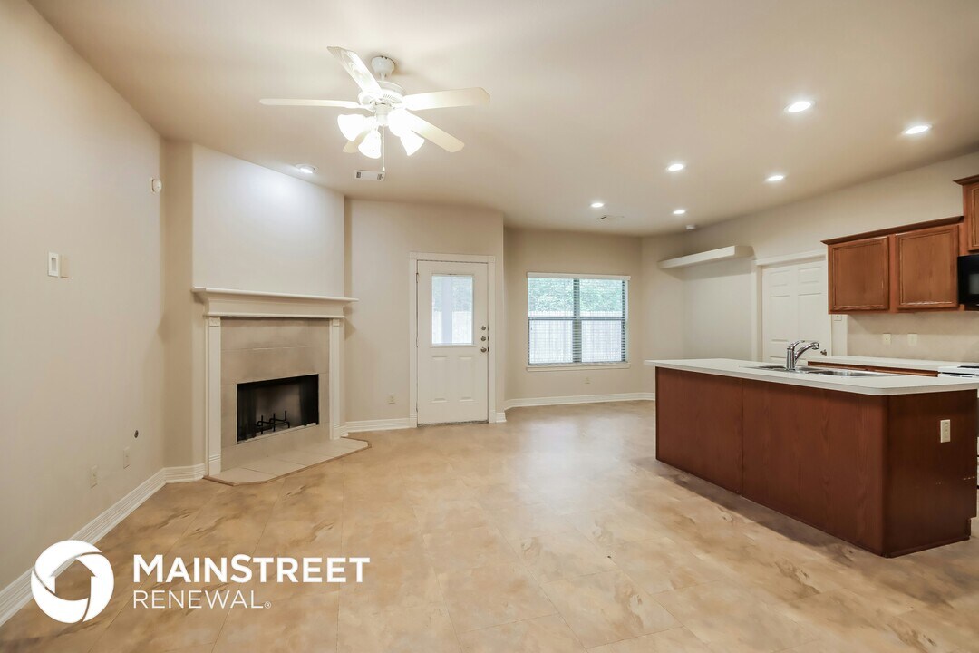 2038 Lost Pine Ct in Conroe, TX - Building Photo
