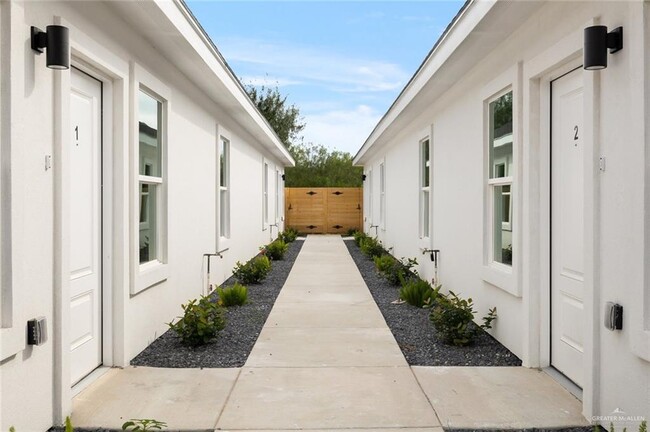3523 S Dominique Dr in Pharr, TX - Building Photo - Building Photo
