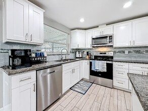 2449 66th Ave S in St. Petersburg, FL - Building Photo - Building Photo