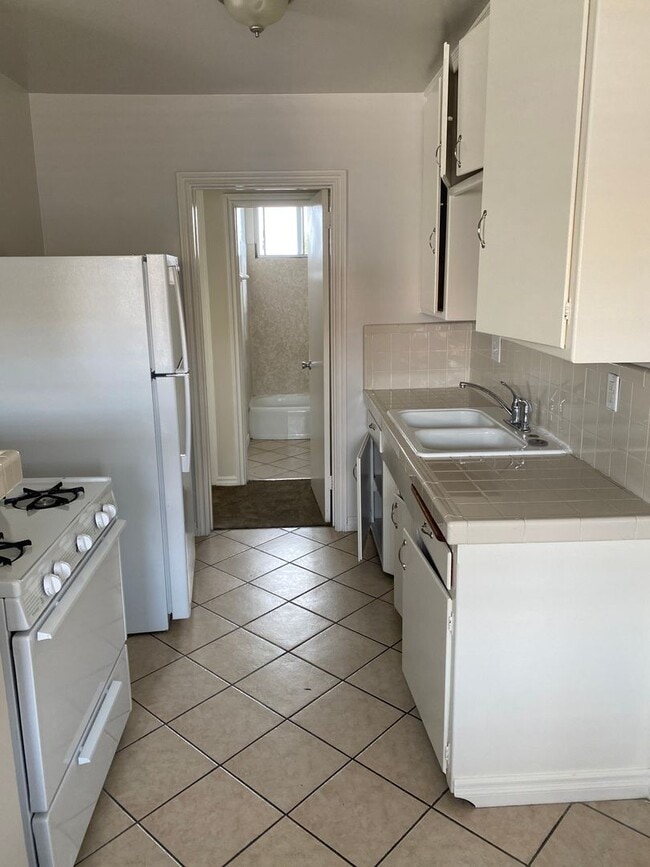 5503 Cherry Ave in Long Beach, CA - Building Photo - Building Photo