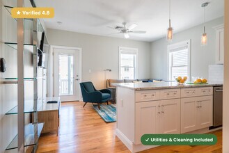 Furnished Private Bedroom in South Boston in Boston, MA - Foto de edificio - Building Photo