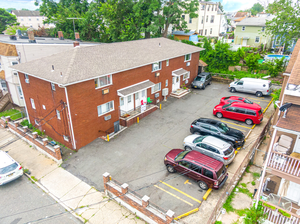 129 Redwood Ave in Paterson, NJ - Building Photo