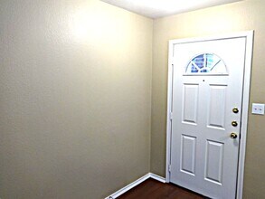 360 Whispering Hollow Dr in Kyle, TX - Building Photo - Building Photo