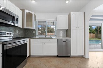 2441 Tarpon Dr in Miramar, FL - Building Photo - Building Photo