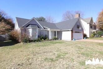 2573 Laurelcrest Dr in Memphis, TN - Building Photo - Building Photo