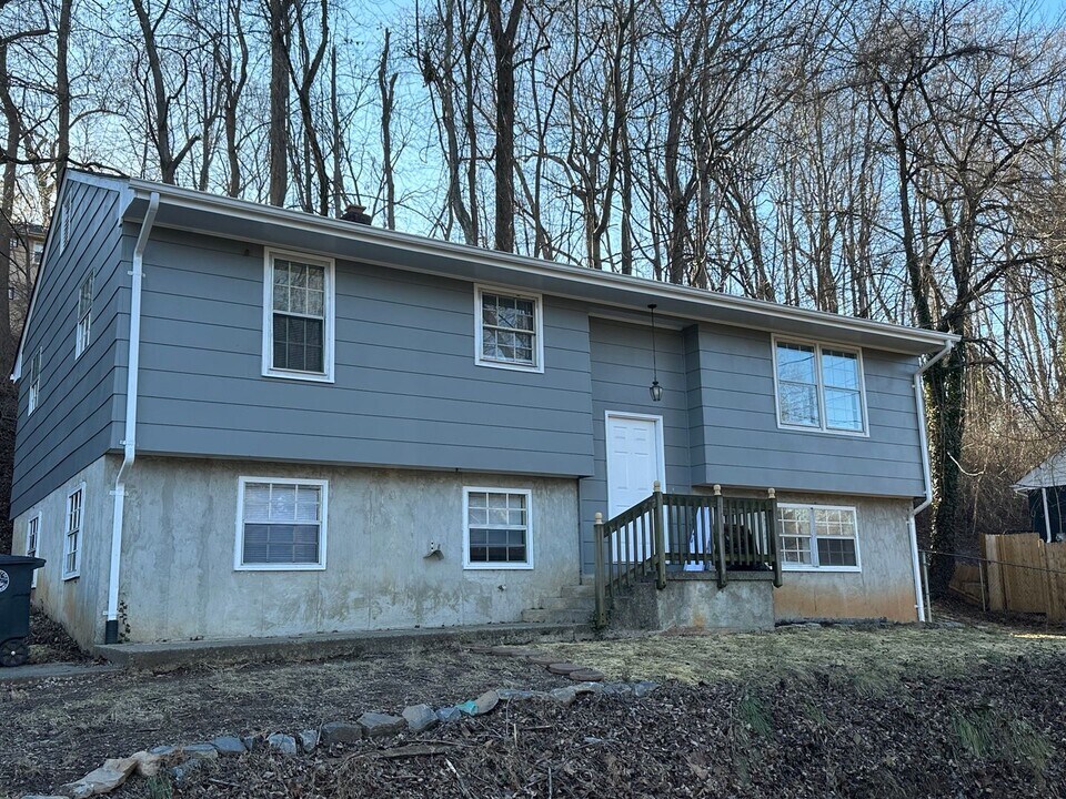 1021 Ardmore Dr in Lynchburg, VA - Building Photo