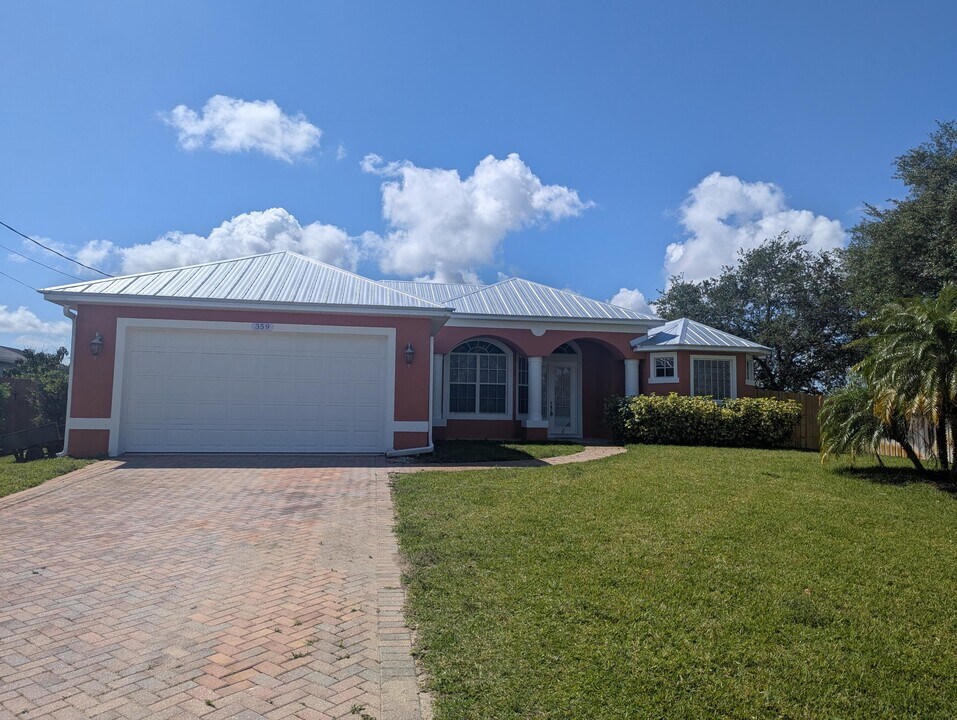 359 SW Kestor Dr in Port St. Lucie, FL - Building Photo