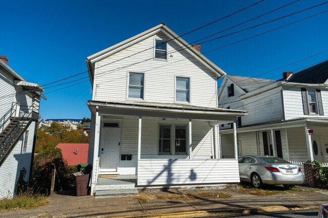 421 Pennsylvania Ave in Morgantown, WV - Building Photo - Building Photo