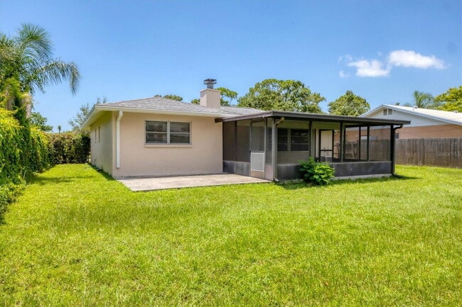 2151 Upton Ave in Sarasota, FL - Building Photo - Building Photo