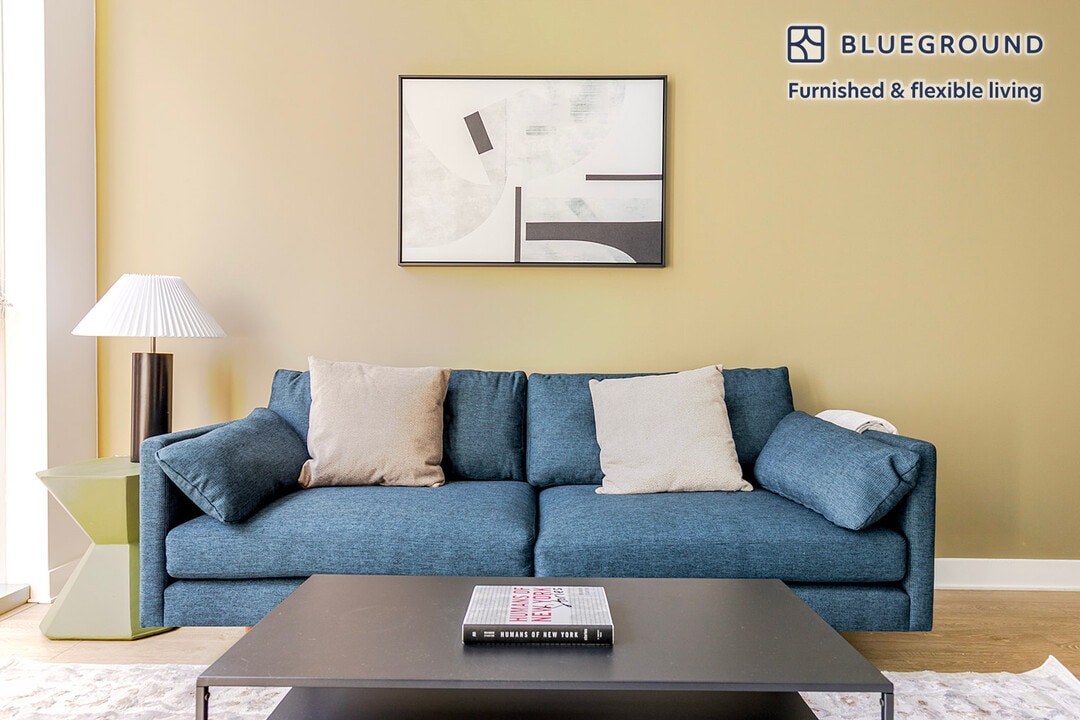 201 N Garland Ct in Chicago, IL - Building Photo