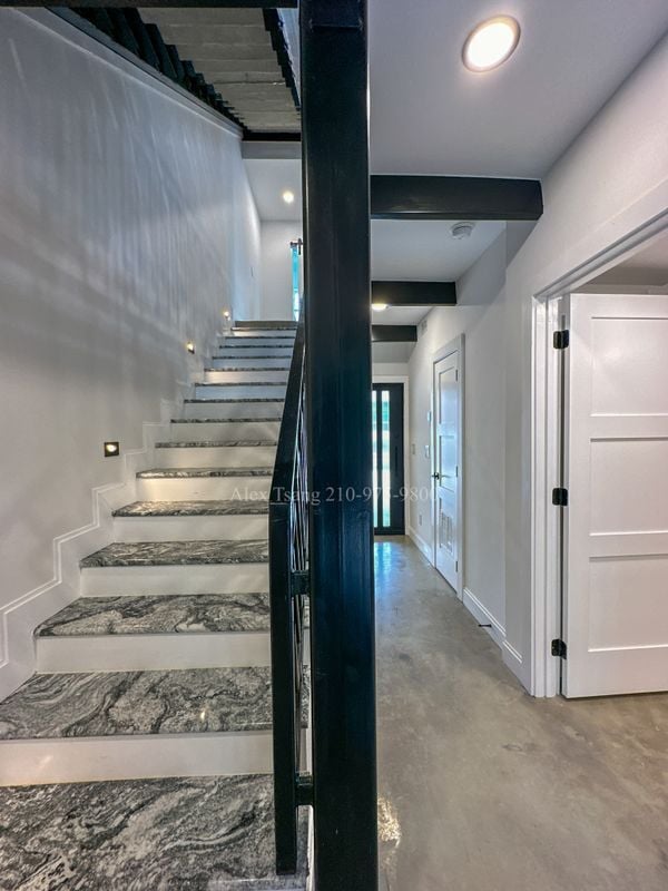 218 S Olive St in San Antonio, TX - Foto de edificio - Building Photo