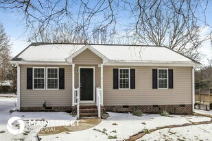 206 N Wyrick St in Gibsonville, NC - Building Photo