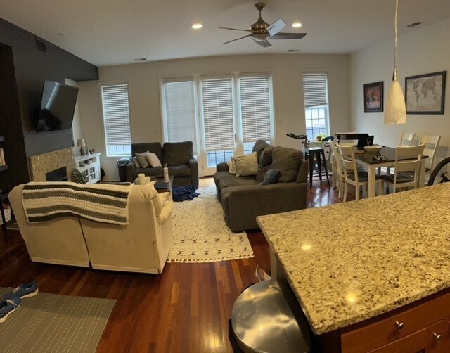 2650 N Halsted St-Unit -4 in Chicago, IL - Building Photo - Building Photo