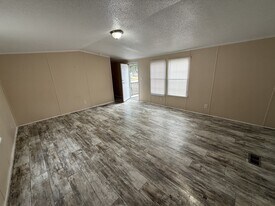 3213 S Dingle Dr in Florence, SC - Building Photo