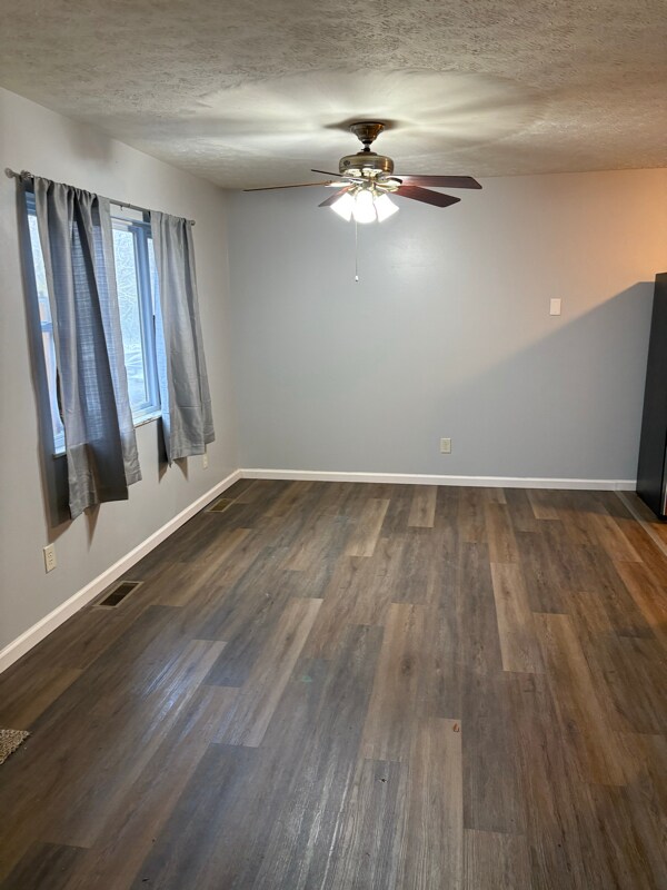 1112 1/2 Hocking Rd in Belpre, OH - Building Photo - Building Photo