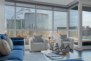 4525 Dean Martin Dr in Las Vegas, NV - Building Photo