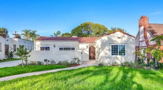 10281 Dunleer Dr in Los Angeles, CA - Building Photo