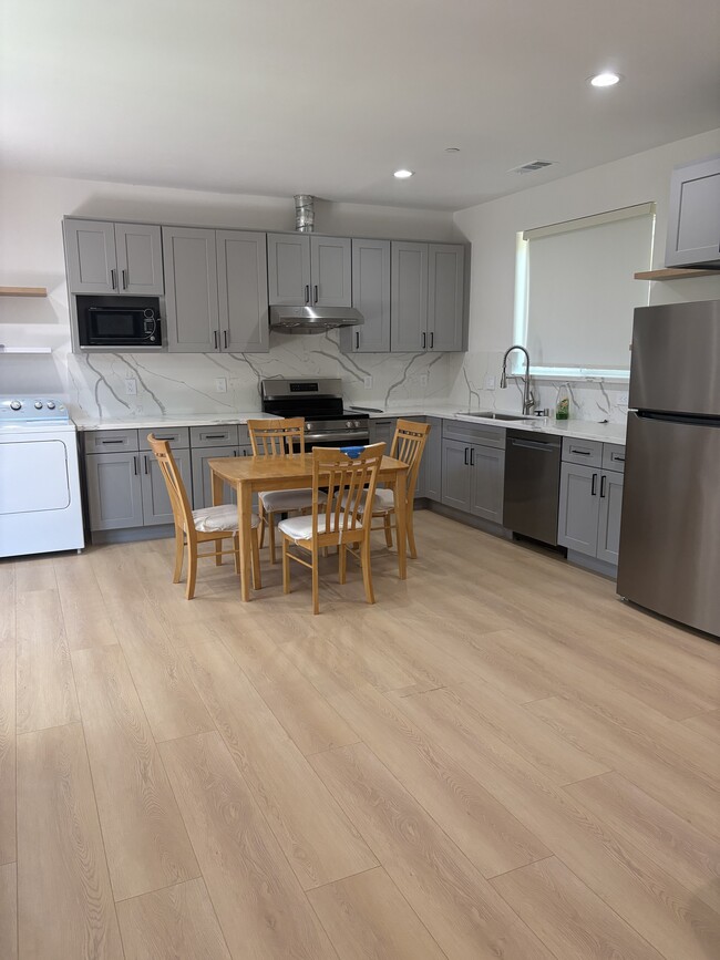 18812 Pendergast Ave