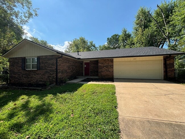 3203 Cherokee Dr in Fayetteville, AR - Foto de edificio - Building Photo