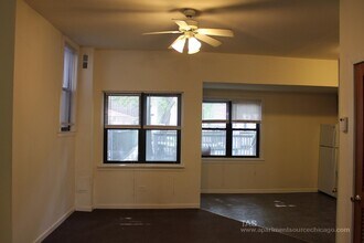 2254 N Southport Ave, Unit 1 in Chicago, IL - Foto de edificio - Building Photo