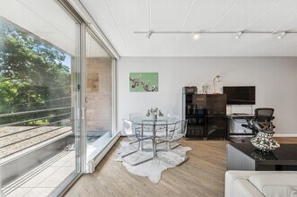 630 Vernon Ave, Unit 10 in Glencoe, IL - Building Photo - Building Photo