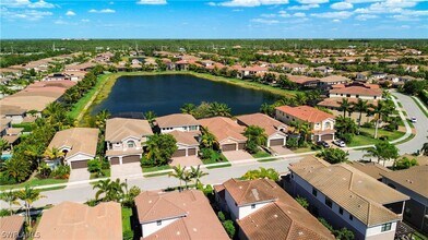 13783 Luna Dr in Naples, FL - Foto de edificio - Building Photo