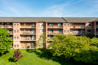 The Crossing At Eagle Pond in Walled Lake, MI - Building Photo - Building Photo